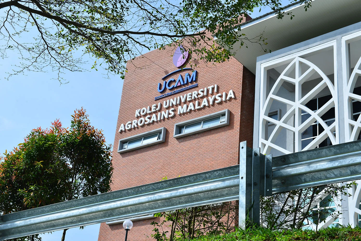Diploma In English For Communication at University College of Agroscience Malaysia (UCAM)